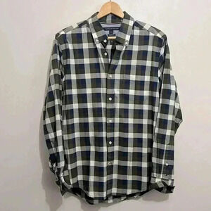 BNWOT-Tommy Hilfiger Men’s long sleeves flannel button down shirts size  M